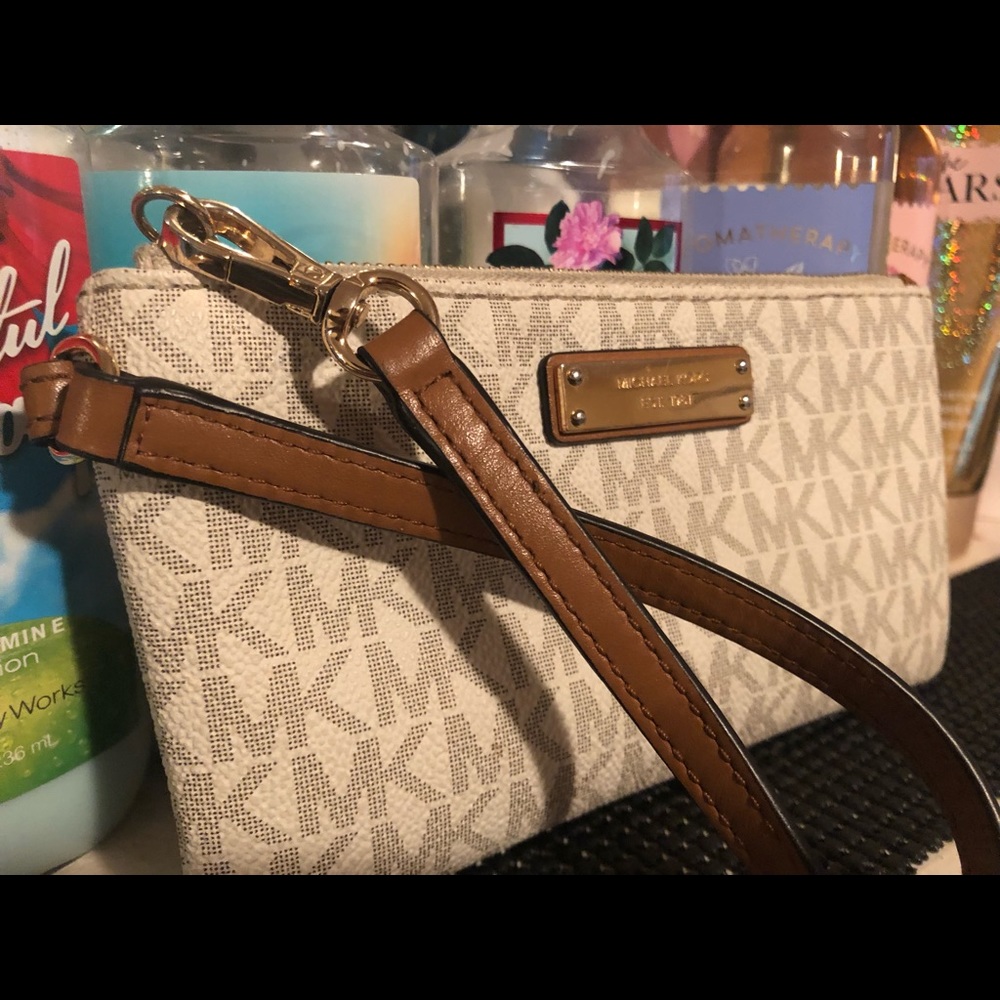 MICHAEL KORS CLUTH 💯% AUTHENTIC ❗️